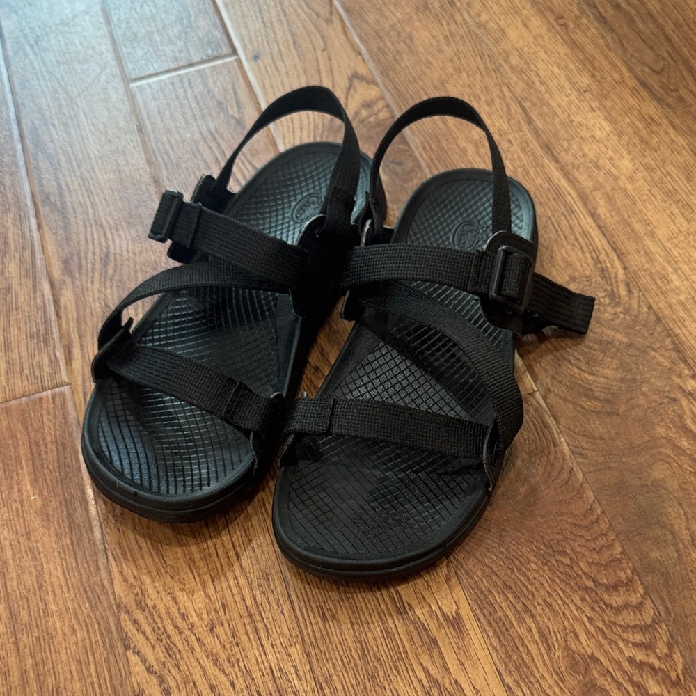 Classic Chaco Women's Black Strappy Sandals Size 8